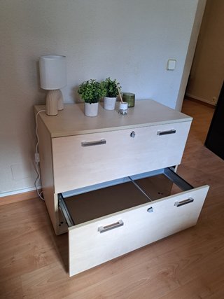 Archivador de madera y metal