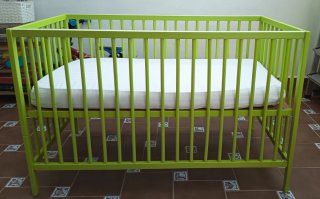 Cuna Ikea bebé con colchón y funda