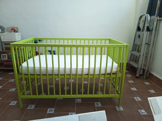 Cuna Ikea bebé con colchón y funda