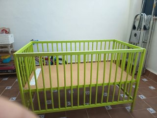 Cuna Ikea bebé con colchón y funda