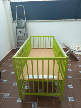 Cuna Ikea bebé con colchón y funda
