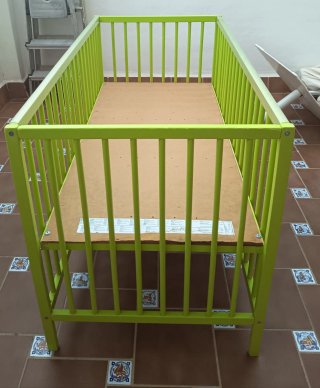 Cuna Ikea bebé con colchón y funda