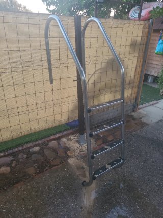 Escalera de piscina de acero inoxidable