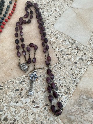 Rosarios antiguos de piedra