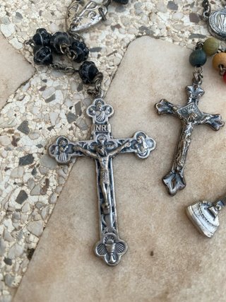 Rosarios antiguos de piedra