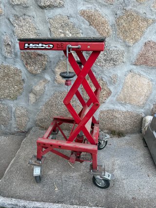 Caballete elevador moto rojo