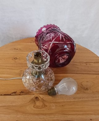 Lámpara de mesa de cristal tallado