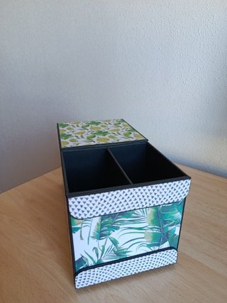 Caja para pañuelos y mandos