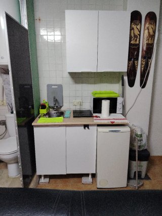 Cocina pequeña con accesorios