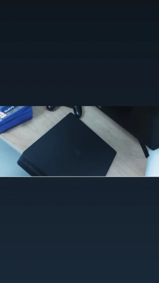 Consola PS4 Negra + 5 Juegos  precio negociable