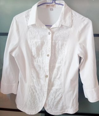 Blusa blanca bordada Talla M