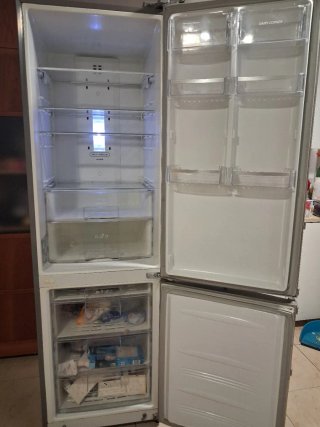 Frigorífico LG No Frost 331L A+ INOX PLATA OSCURO