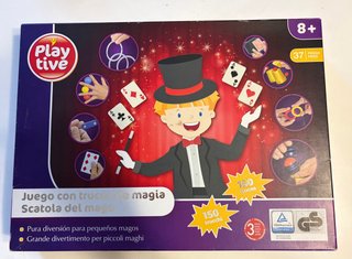 Juego con trucos de magia
