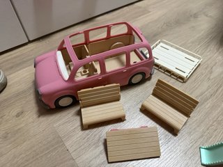 Casa, coche y figuras Sylvanian Families