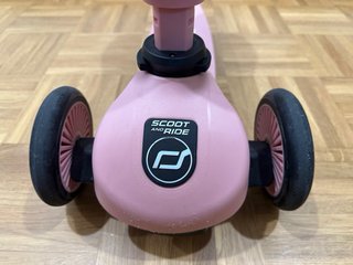 Patinete infantil rosa SCOOT AND RIDE