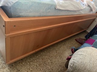 Cama 90 con cajones y ruedas. Sin colchón.