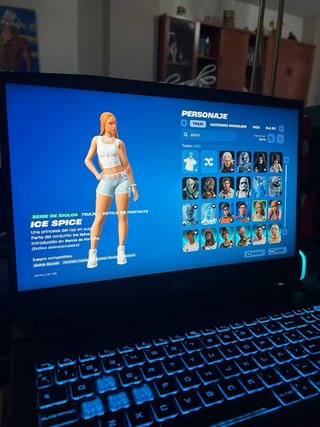Fortnite C3enT4 EXCLUSIVA con 104 trajes