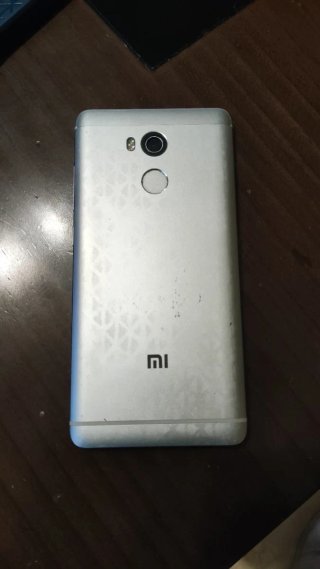 Xiaomi Redmi 4 Blanco con funda