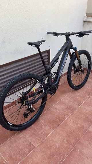 Megamo Reason Avinox M2S estreno.