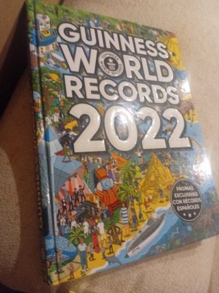 Guinness World Records 2022 y regalo reloj