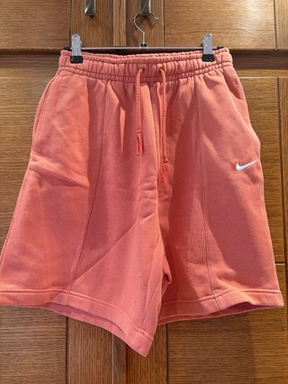 Bermuda Nike Rosa Color salmón