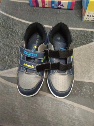 Zapatos Kangaroos con ruedas talla 34
