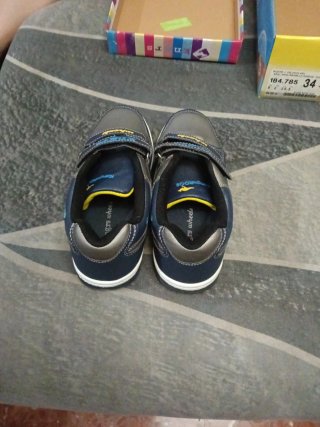 Zapatos Kangaroos con ruedas talla 34