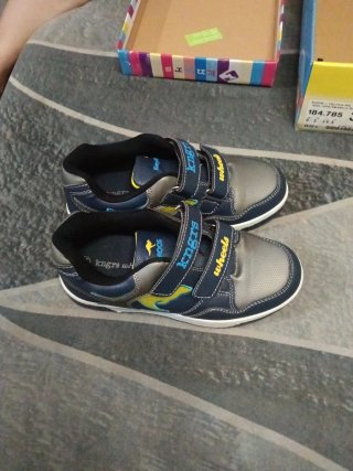 Zapatos Kangaroos con ruedas talla 34