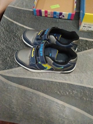 Zapatos Kangaroos con ruedas talla 34