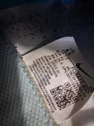 Botas de fútbol Nike blancas y azules
