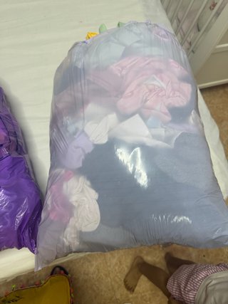 Ropa de niña en bolsa