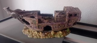 Figura decorativa barco naufragado acuario