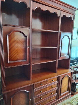 Librería clásica de madera
