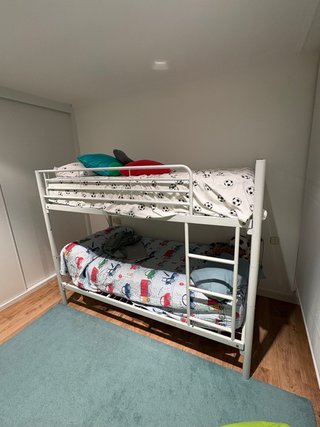 Dormitorio con Litera infantil/juvenil blanca