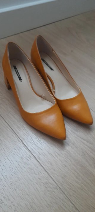 Zapatos Zara Basic tacón mostaza