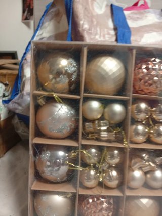 Adornos Navideños Dorados y Plateados