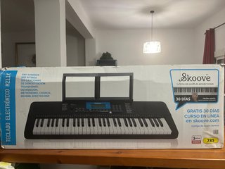 Teclado Electrónico M211K con Skoove