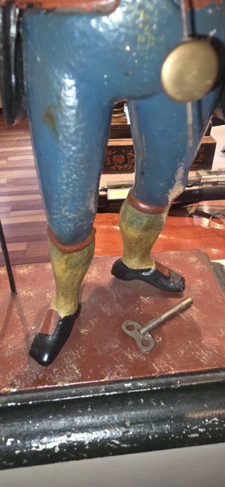 Orologio statua venditore orologi funzionante