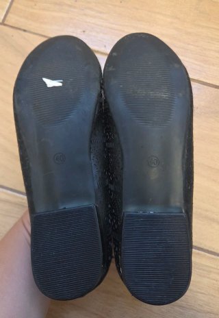 Zapatos planos y otro par de regalo con tacon