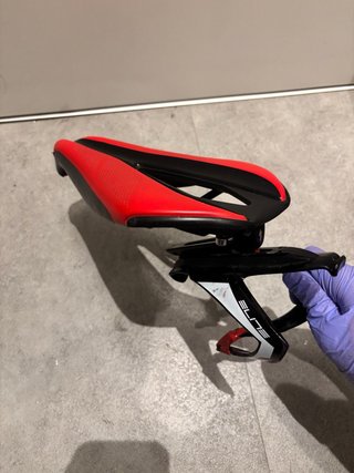 Sillín Specialized Sitero Rojo con portabidón
