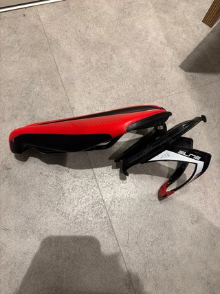 Sillín Specialized Sitero Rojo con portabidón