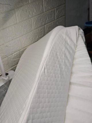 Almohada cuña cabecero cama gris y blanco