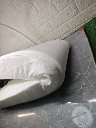 Almohada cuña cabecero cama gris y blanco