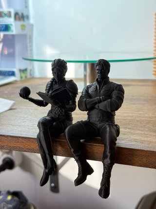 Figuras Violet y Xaden Cuarta ala