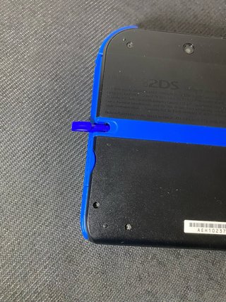 Nintendo 2DS Nera + Caricabatterie + Gioco Pokemon