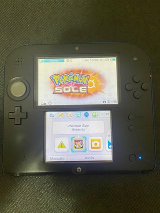 Nintendo 2DS Nera + Caricabatterie + Gioco Pokemon