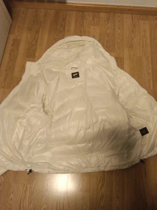 Abrigo Bershka blanco acolchado