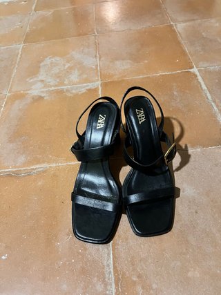 Sandalias Zara tacón negras