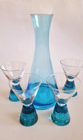 Set vintage di caraffe per liquori in vetro blu