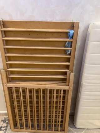 Cuna de bebé de madera